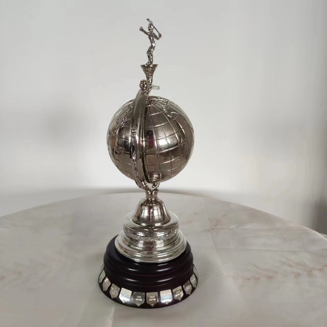 Uber Cup, International Badminton Trophy, Sports Event Trophy, International Event Trophy, Trophy Factory, Custom Trophy Manufacturer, Wholesale Trophy Factory, Trophy Customization, Trophy Ordering, Trophy Purchase, Trophy Manufacturer