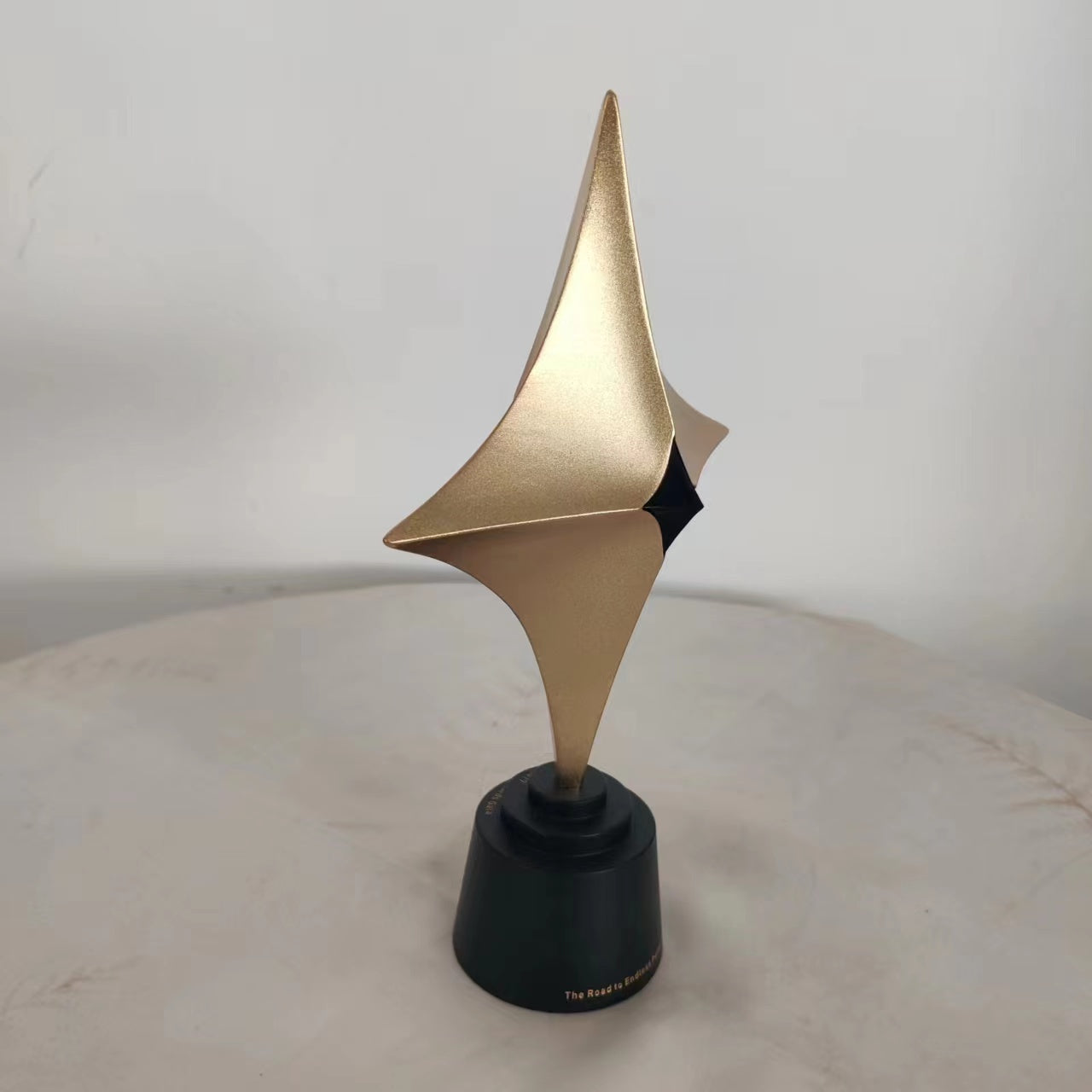 Trophy factory, trophy manufacturer, trophies, trophy customization, trophy ordering, custom metal trophies, trophy maker, alloy trophies, metal trophies, high-end trophies, movie trophies, uniquely shaped trophies
