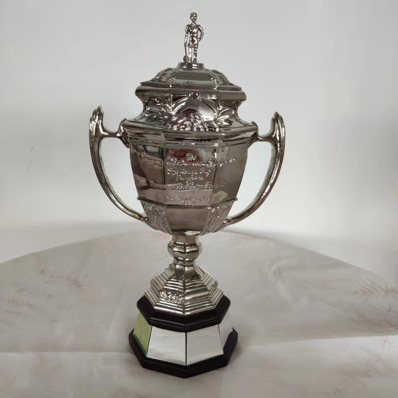 Uber Cup, International Badminton Trophy, Sports Event Trophy, International Event Trophy, Trophy Factory, Custom Trophy Manufacturer, Wholesale Trophy Factory, Trophy Customization, Trophy Ordering, Trophy Purchase, Trophy Manufacturer