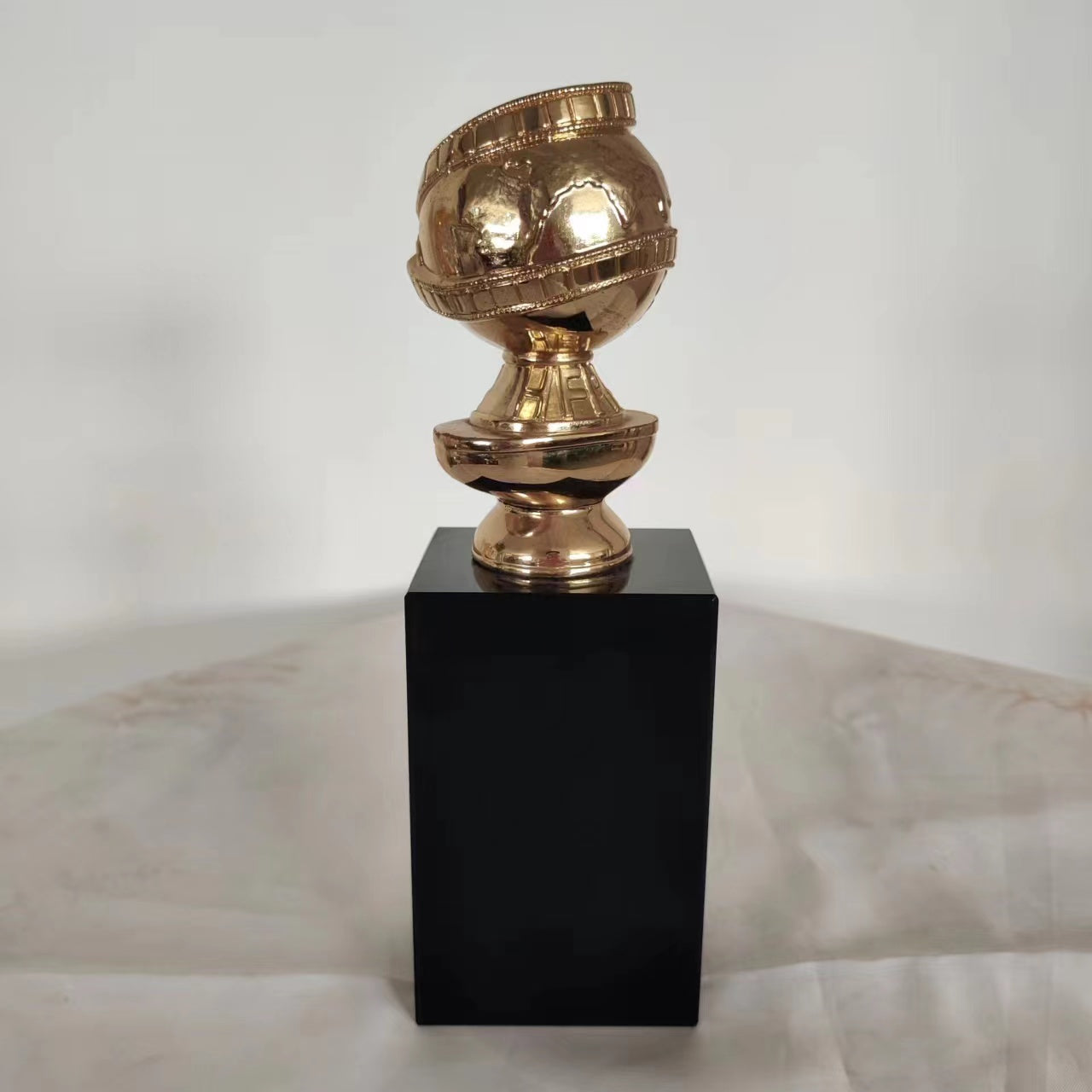 Golden Globe Award, International Sports Trophy, World Cup Trophy Factory, Trophy Manufacturer, Trophy Producer, Trophy Wholesale, Custom Metal Trophy, Trophy, Trophy Customization, Trophy Ordering, Annual Ceremony Trophy, Annual Meeting Trophy