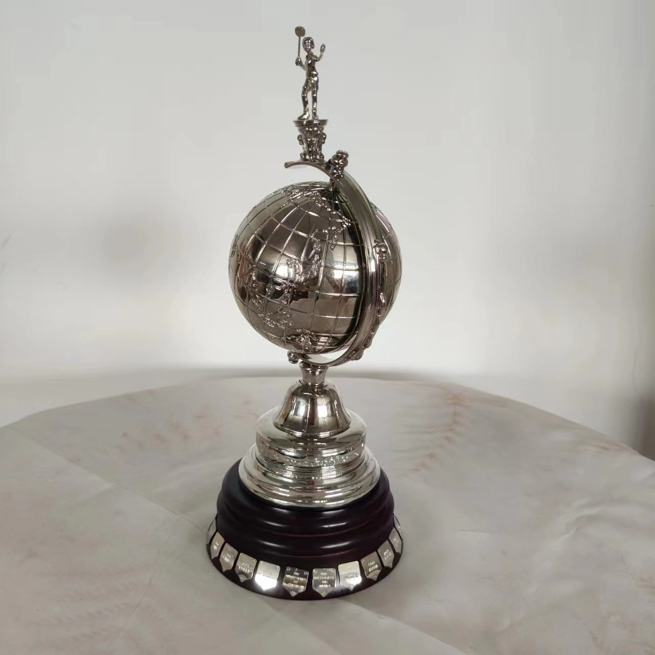 Uber Cup, International Badminton Trophy, Sports Event Trophy, International Event Trophy, Trophy Factory, Custom Trophy Manufacturer, Wholesale Trophy Factory, Trophy Customization, Trophy Ordering, Trophy Purchase, Trophy Manufacturer