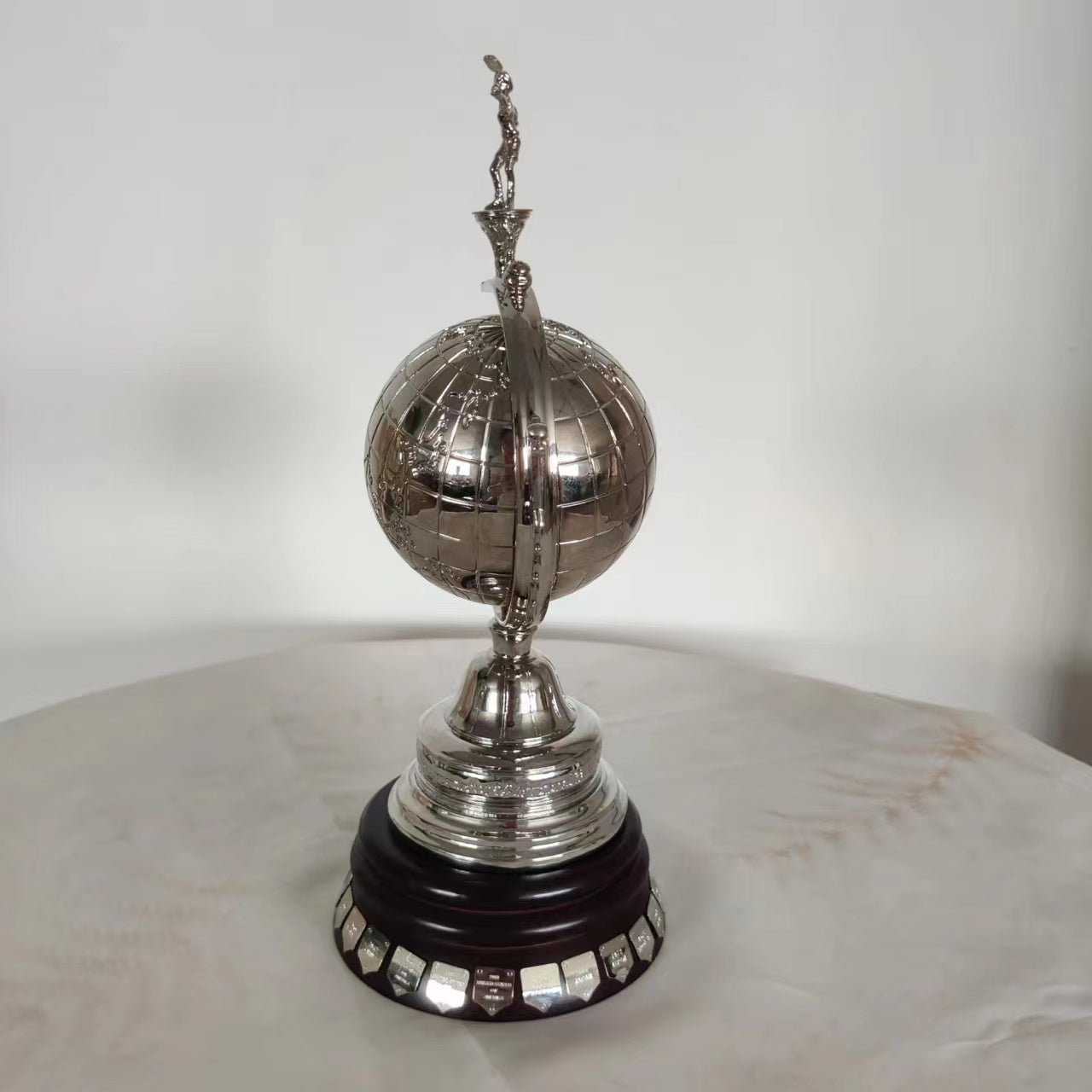 Uber Cup, International Badminton Trophy, Sports Event Trophy, International Event Trophy, Trophy Factory, Custom Trophy Manufacturer, Wholesale Trophy Factory, Trophy Customization, Trophy Ordering, Trophy Purchase, Trophy Manufacturer