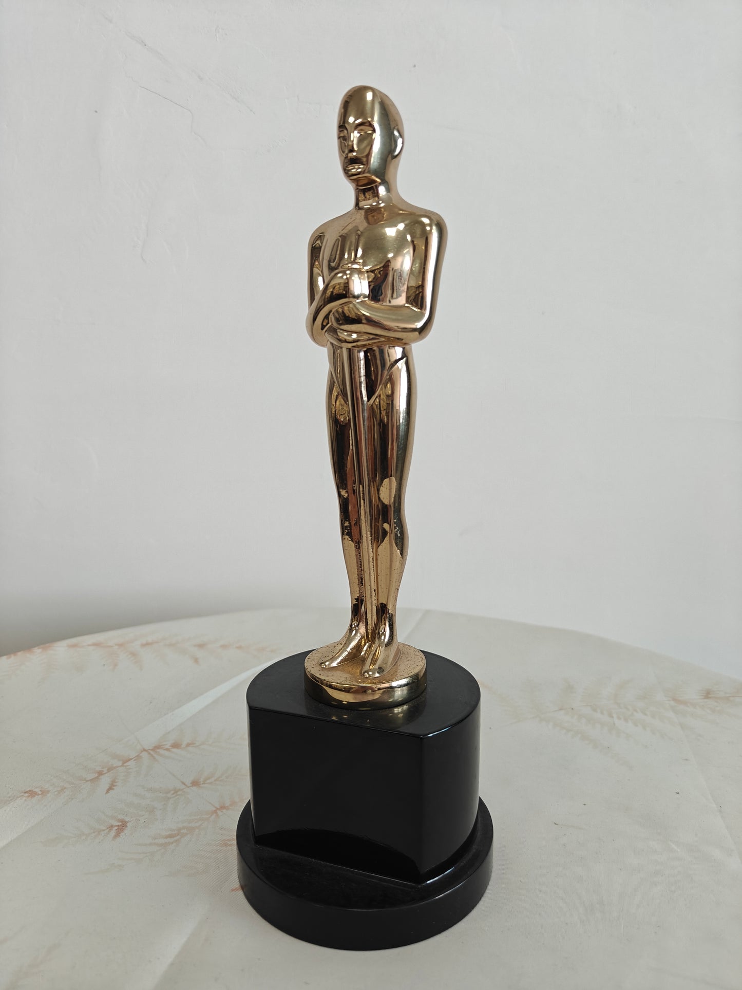 Trophy manufacturers, trophy factories, trophy processing plants, trophy makers, custom trophies, Oscar trophies, custom metal trophies, trophy design.