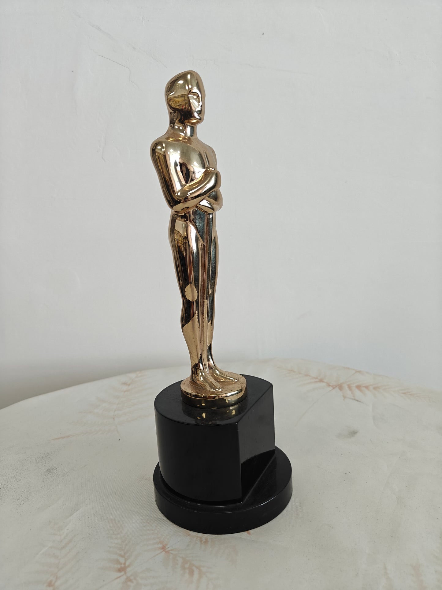 Trophy manufacturers, trophy factories, trophy processing plants, trophy makers, custom trophies, Oscar trophies, custom metal trophies, trophy design.