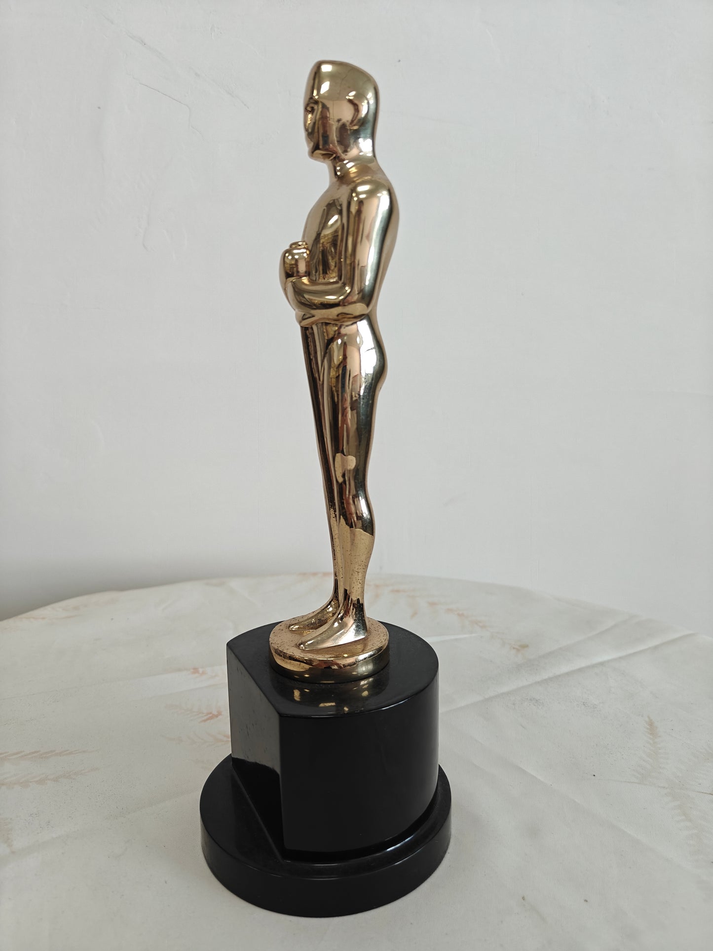 Trophy processing factory, trophy manufacturer, trophies, trophy customization, trophy ordering, custom metal trophies, trophy maker, zinc alloy trophies, electroplated trophies, abstract trophies, Oscar trophies