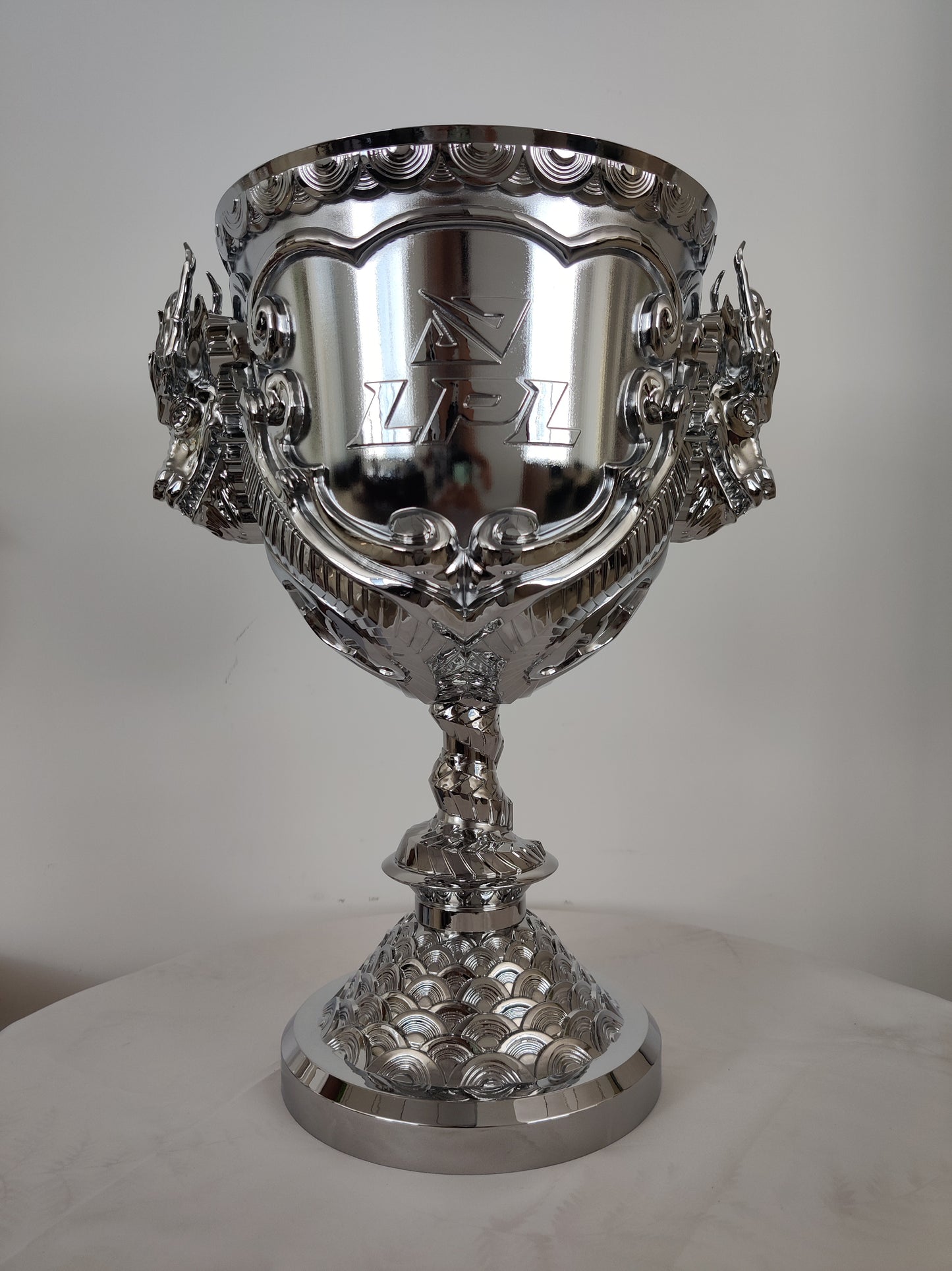 League of Legends trophy, LPL trophy, KPL trophy, esports tournament trophy, major tournament trophy, trophy factory, trophy manufacturer, trophy maker, trophy wholesale, custom metal trophy, trophy customization, trophy ordering.