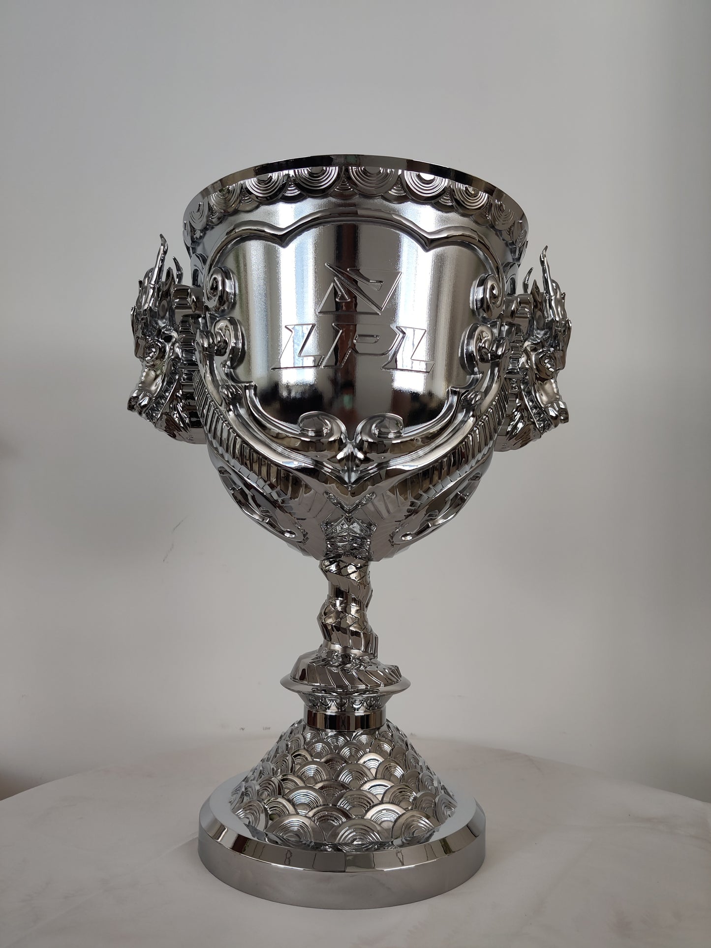 League of Legends trophy, LPL trophy, KPL trophy, esports tournament trophy, major tournament trophy, trophy factory, trophy manufacturer, trophy maker, trophy wholesale, custom metal trophy, trophy customization, trophy ordering.