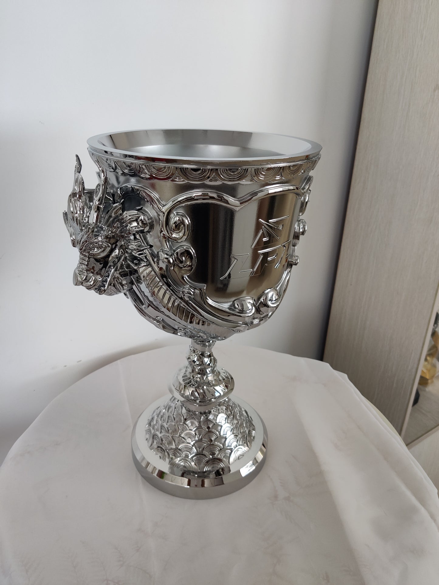 League of Legends trophy, LPL trophy, KPL trophy, esports tournament trophy, major tournament trophy, trophy factory, trophy manufacturer, trophy maker, trophy wholesale, custom metal trophy, trophy customization, trophy ordering.