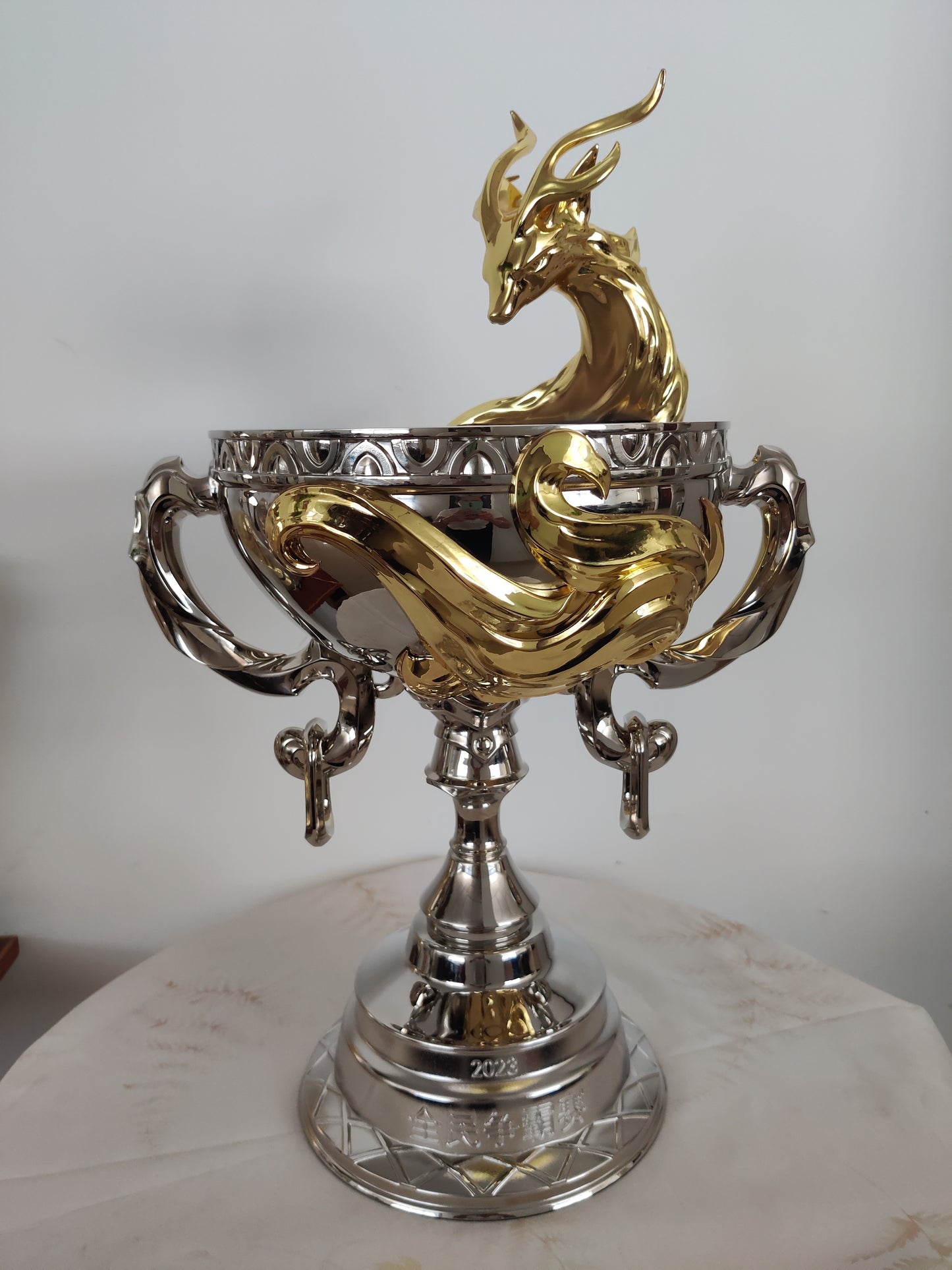 Tournament trophies, championship trophies, trophy factories, trophy manufacturers, trophy wholesalers, trophy makers, custom trophies, trophy factory direct sales.