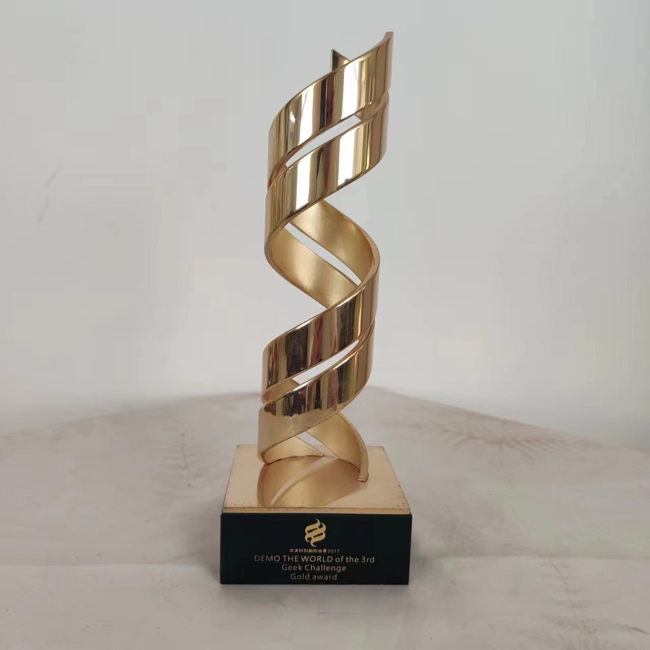 Trophy factory, trophy manufacturer, trophies, trophy customization, trophy ordering, custom metal trophies, trophy makers, alloy trophies, abstract trophies, high-end trophies