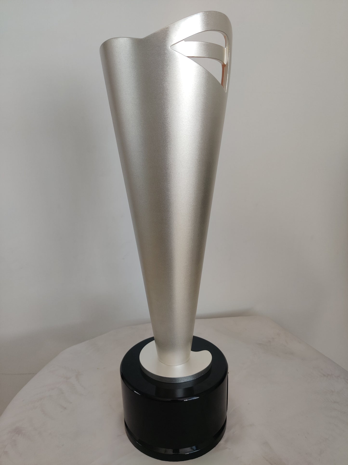 Custom-made football trophies, football association trophies, international tournament trophies, sports event trophies, trophy factory, trophy manufacturer, trophy wholesale factory, custom-made trophies, trophy ordering, trophy purchasing, trophy maker.